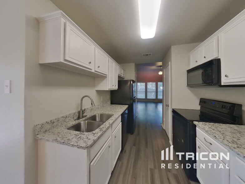 Building Photo - 1410 Misty Meadow Dr