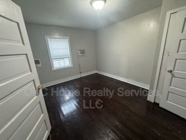 Building Photo - 115 SW 23rd St