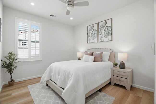Building Photo - BRIGHT, OPEN RESIDENCE IN RIVERMARK HOME WITH EXCELLENT LAYOUT