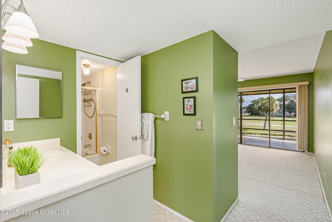 Building Photo - 2125 Golf Isle Dr