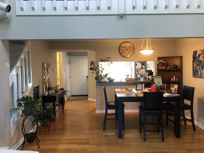 Building Photo - WILLOW CREEK POINTE