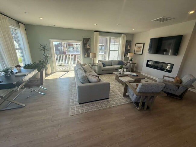 Building Photo - 9221 Magellan Pkwy