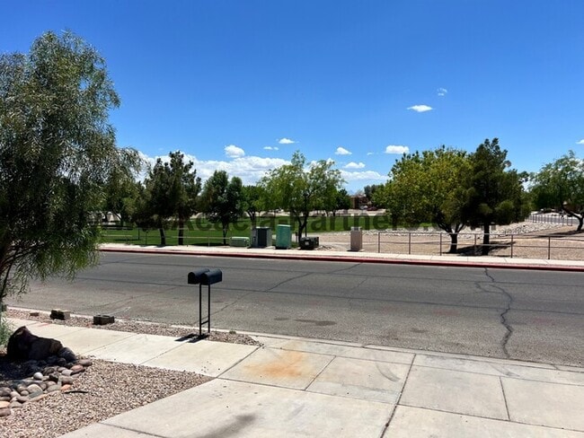 Building Photo - 2BD 2BA in Tres Pueblos w/ Garage & Washer/Dryer