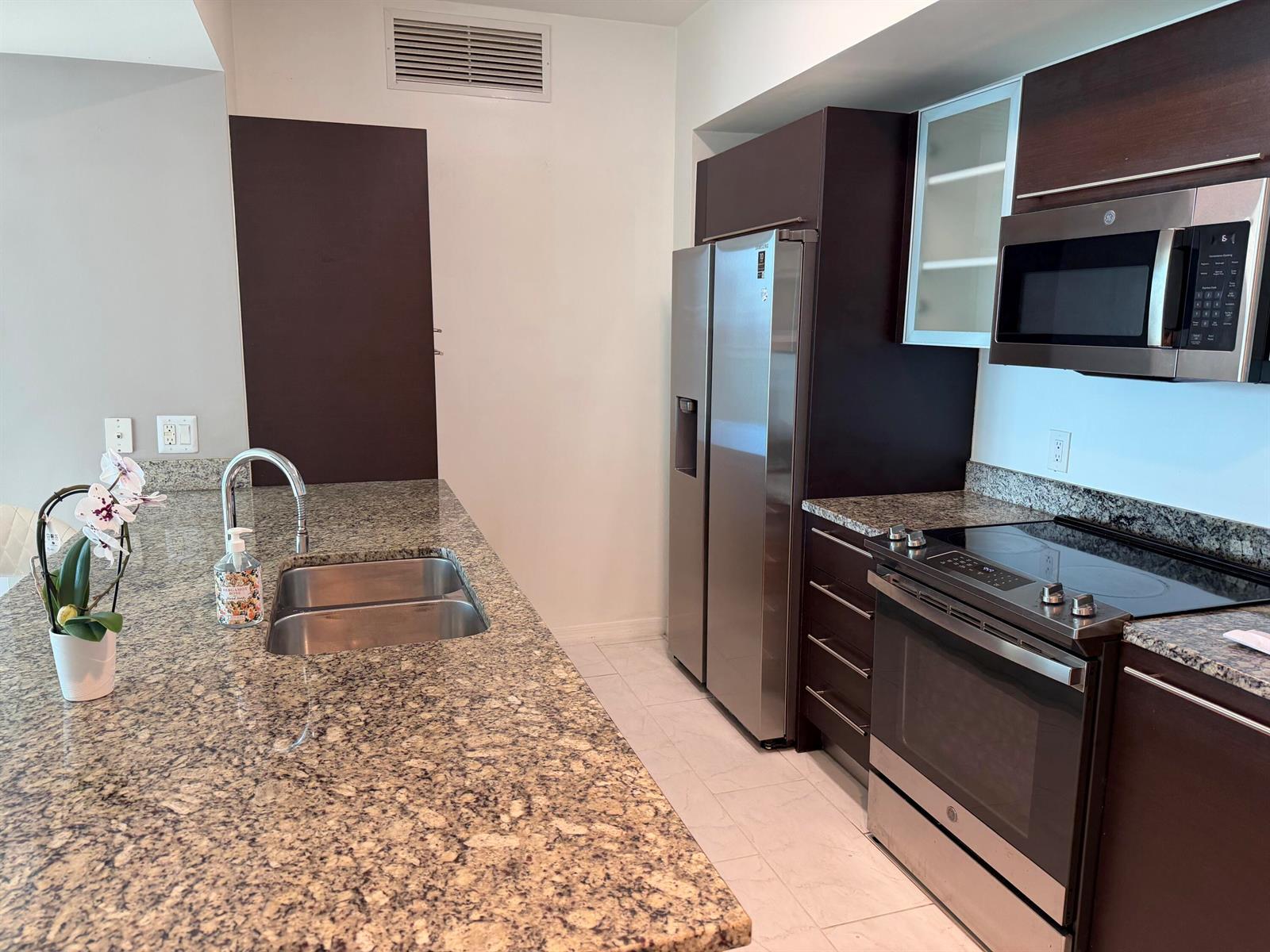Building Photo - 951 Brickell Ave