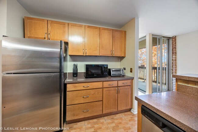 Building Photo - 5600 Hillcrest Ln