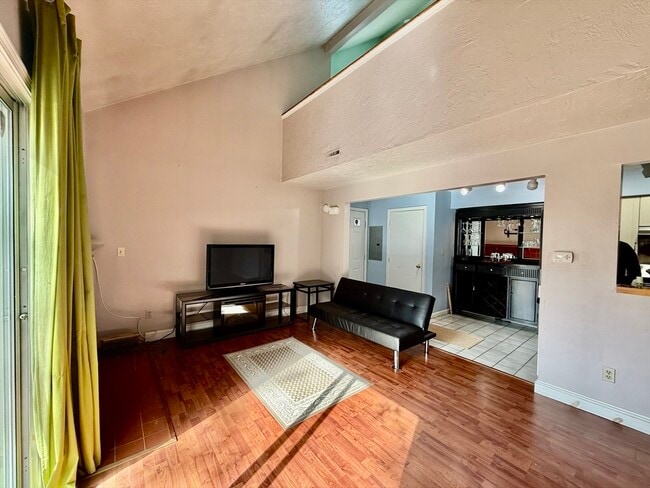 Building Photo - 197 Lake St