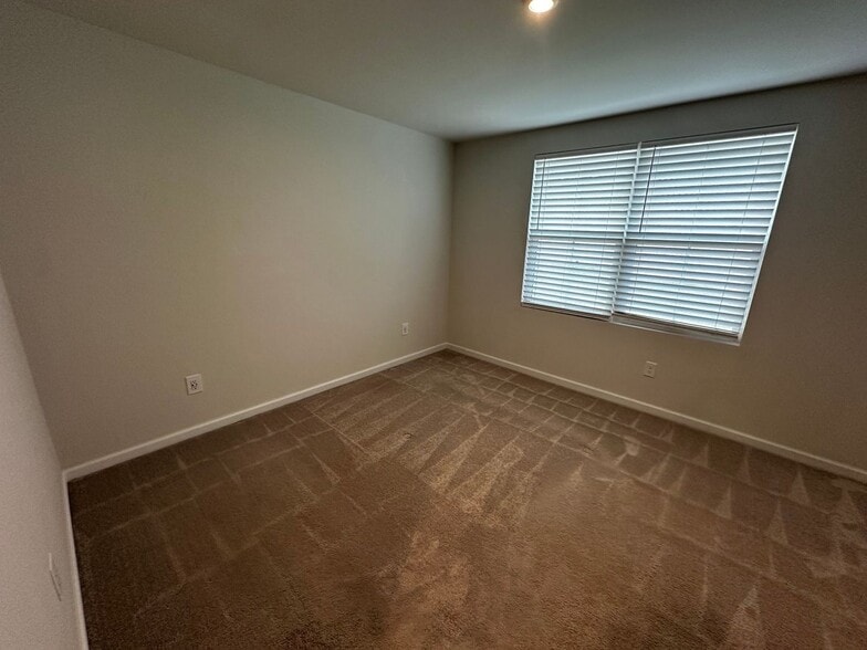 Building Photo - 24 Tidworth Dr