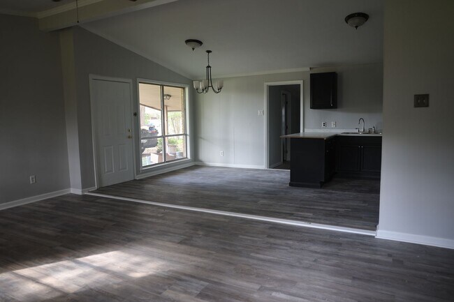 Building Photo - Single Family Residence