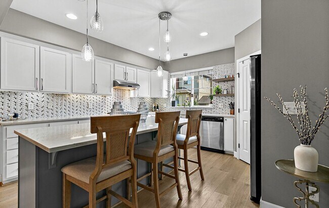 Building Photo - 4Bd/2.5Ba Renton Townhome