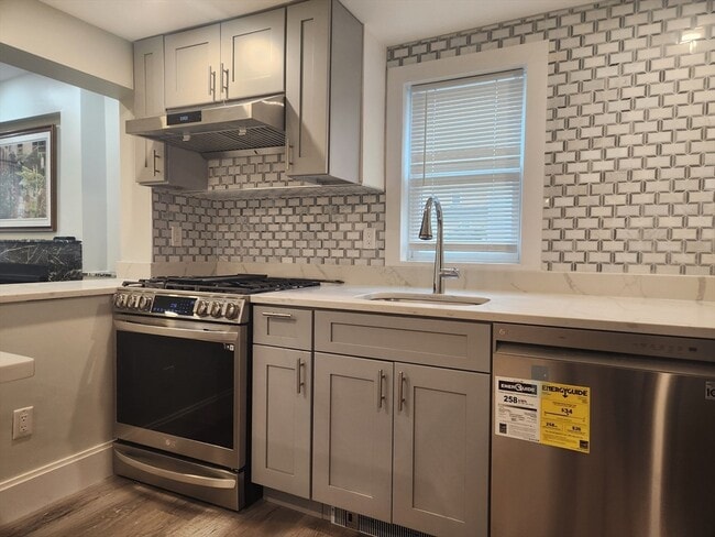 Building Photo - 150 Centre St