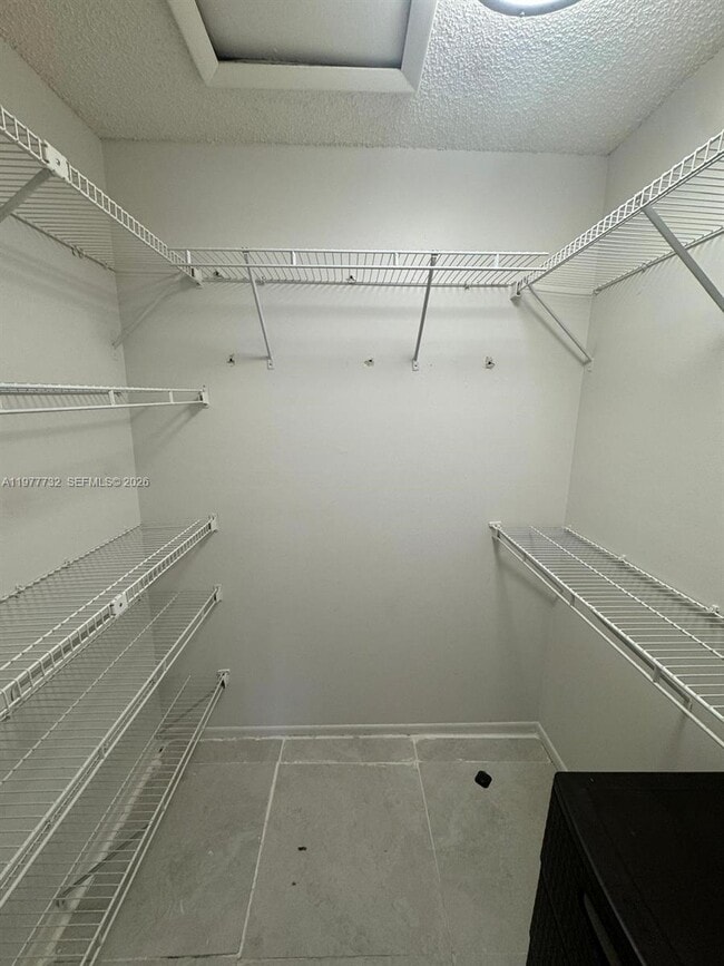 Building Photo - 6031 Shaker Wood Cir