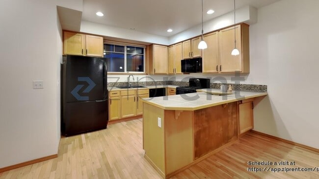 Building Photo - 12047 33rd Ave NE