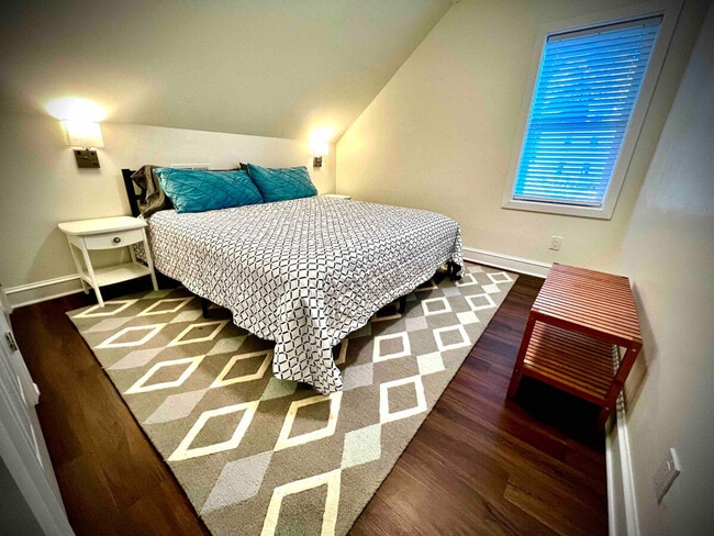 Building Photo - 1594 Main St