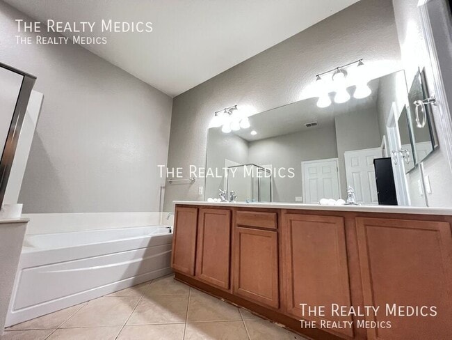 Building Photo - 4067 SW 46th Terrace