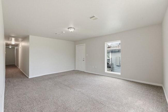 Building Photo - 303 Gans St