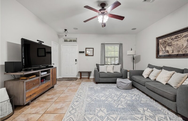 Building Photo - 2606 Las Brisas St