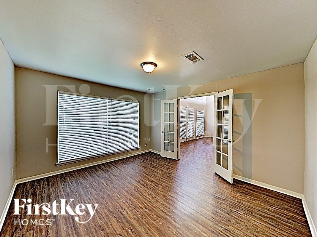 Building Photo - 13818 Lynnwood Ln