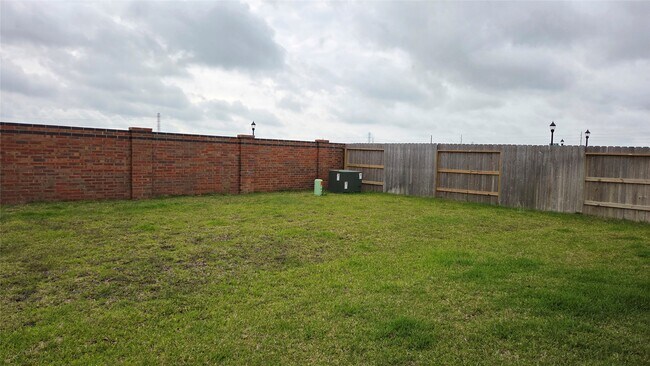 Building Photo - 6110 Ginevra Summers Dr