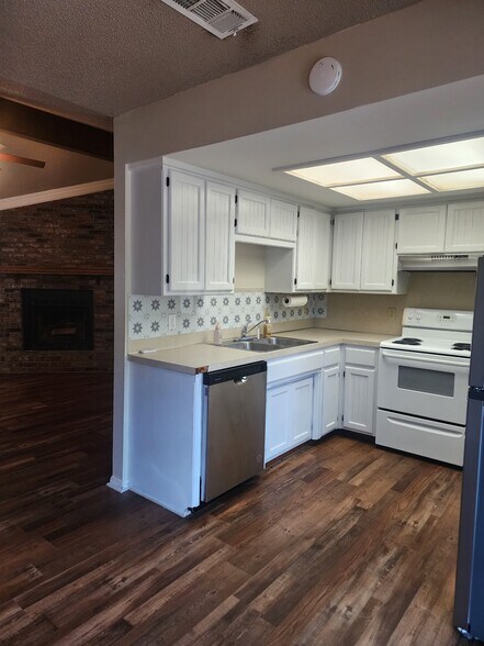 Building Photo - 9514 Apple Hill Cir