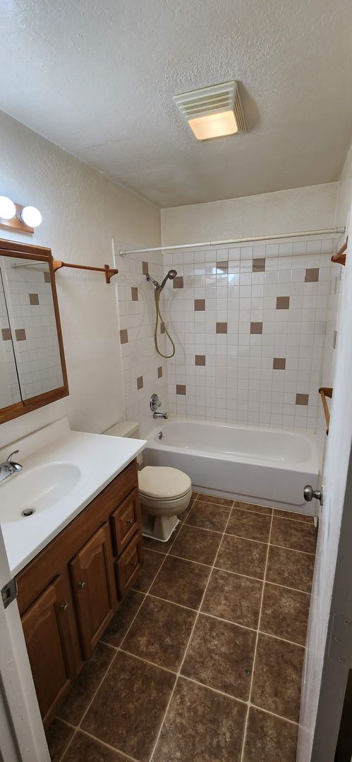 Building Photo - 401 N Mumford St