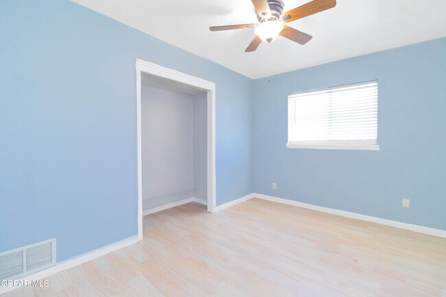 Building Photo - 451 Borrett St