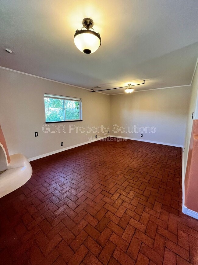 Building Photo - 2440 Rose Ave NW