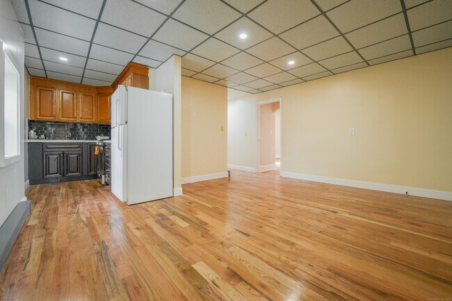 Building Photo - 367 Tudor St
