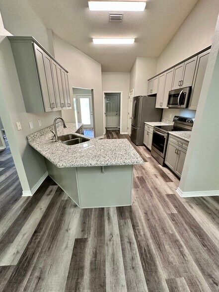 Building Photo - 11699 Madrone Ln