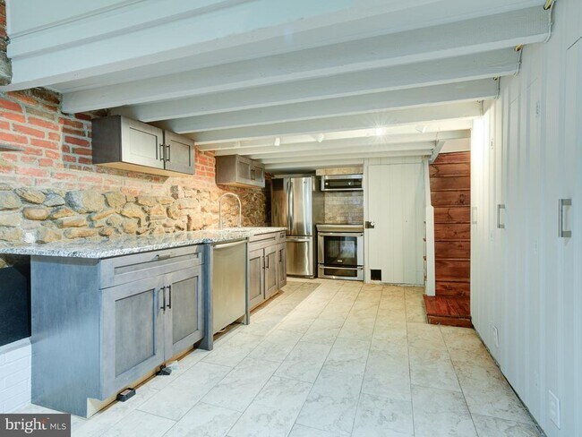 Building Photo - 2427 Perot St