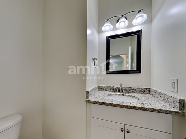 Building Photo - 136 Weeping Cypress Dr