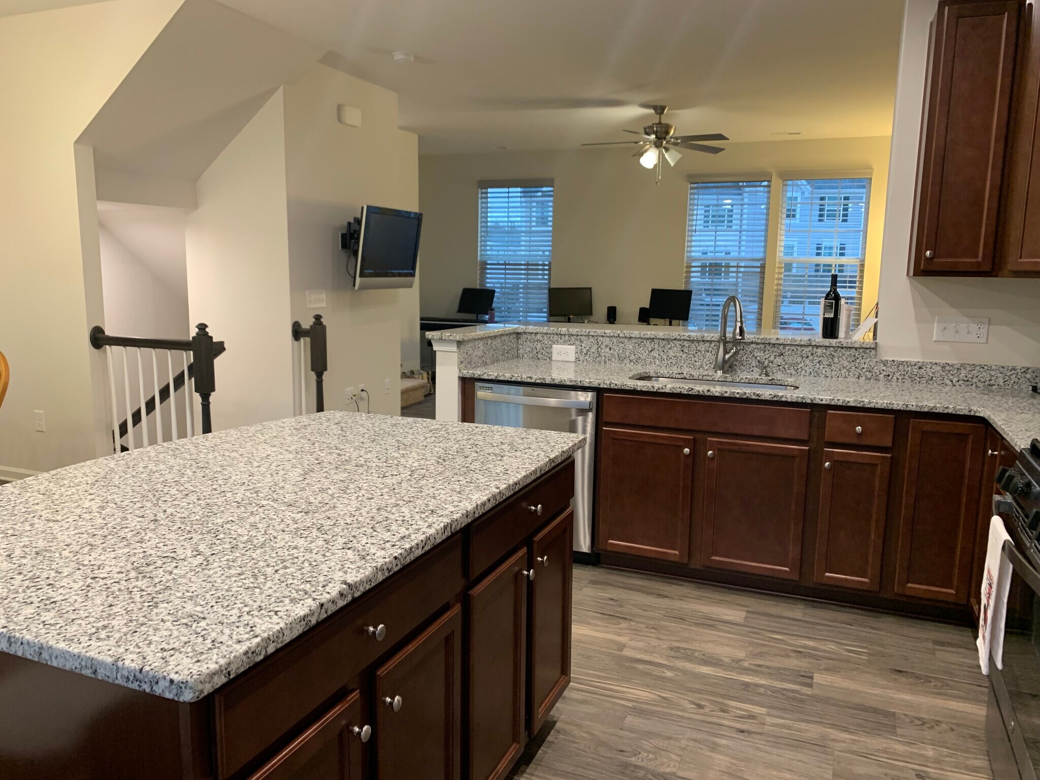 Building Photo - 392 Amber Acorn Ave