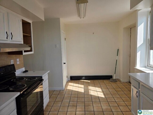 Building Photo - 312 S 17th St