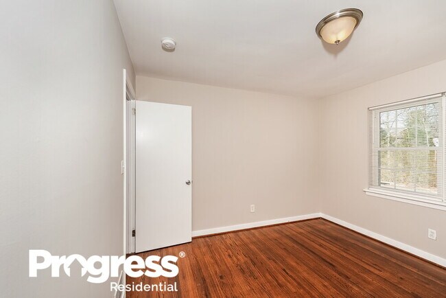 Building Photo - 313 28th Ave NW