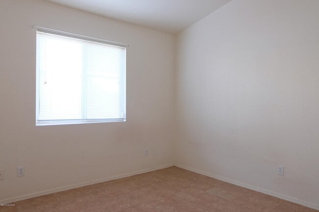 Building Photo - 8042 E Sundew Dr