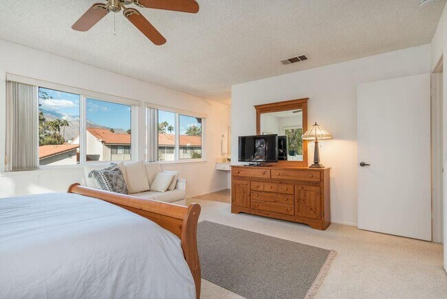 Building Photo - 6175 Montecito Dr