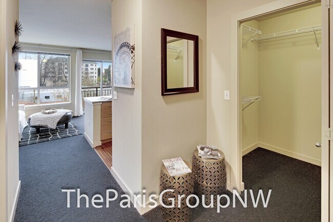 Building Photo - Fabulous Capitol Hill Condo w/View & Tons of Amenities!