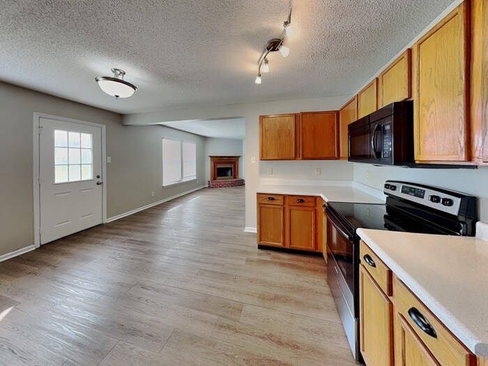 Building Photo - 9207 Wandflower Dr