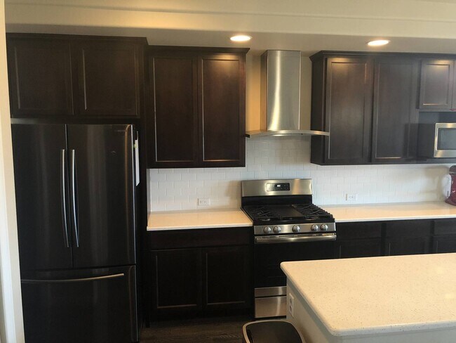 Building Photo - Newer 5bdrm + Office in D20 North Fork Wit...