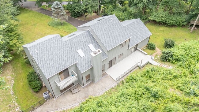 Building Photo - Beautiful Contemporary 3 Bedroom Home