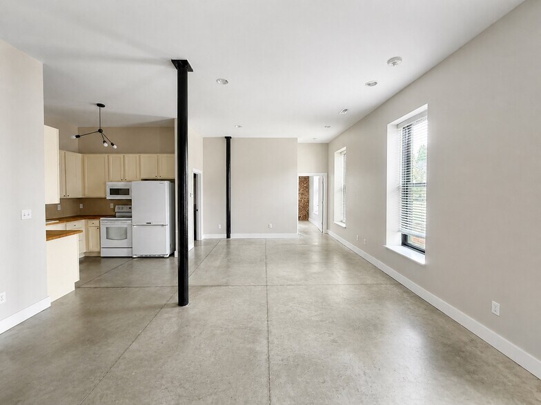 Building Photo - 4432 Olive St