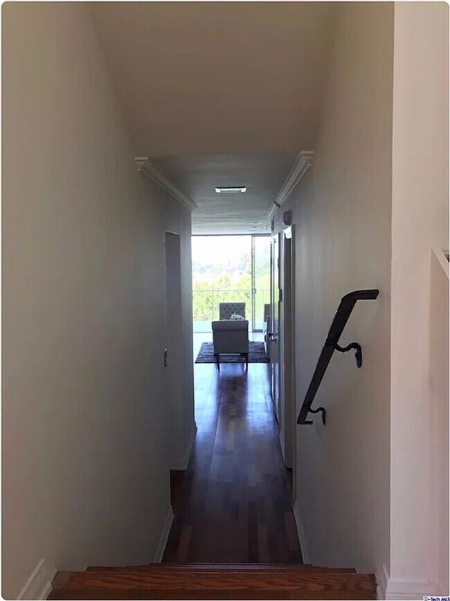 Building Photo - Stunning apartment in Baldwin Hills