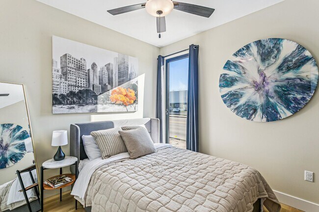 Building Photo - CORPORATE LEASE AVAILABILITY FOR 3, 6, OR 12 MONTHS! ALL BILLS AND PARKING INCLUDED!