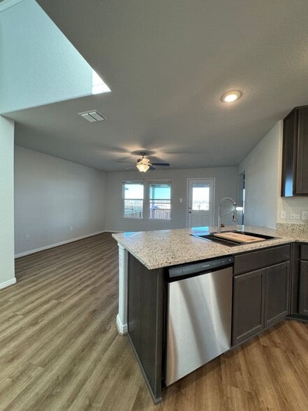 Building Photo - 11131 Hollinger Cir