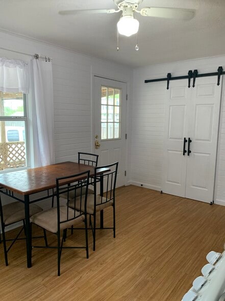 Cozy beach cottage. - 118 E Lakeshore Dr