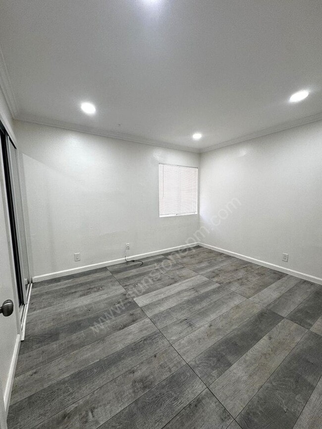 Building Photo - Newly Renovated 2 Bed, 1 Bath Home with Ap...
