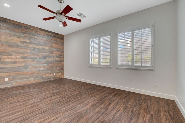 Building Photo - Anthem country Club Golf Community Beauty