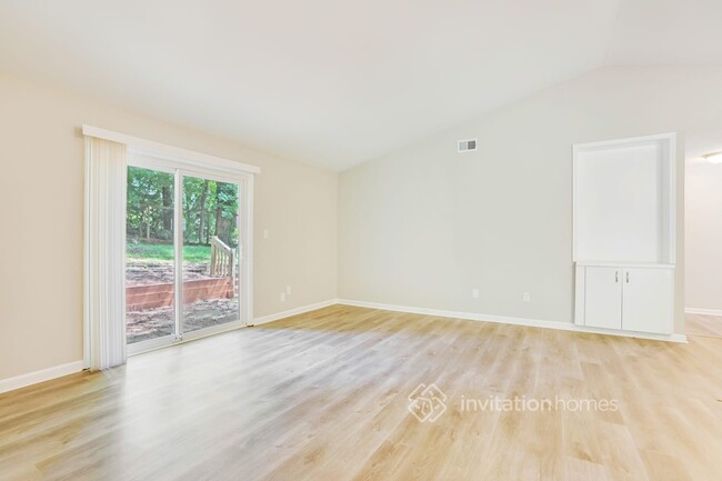 Building Photo - 2085 Tree Top Bend