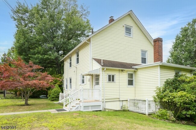 Building Photo - 275 E Mt Pleasant Ave