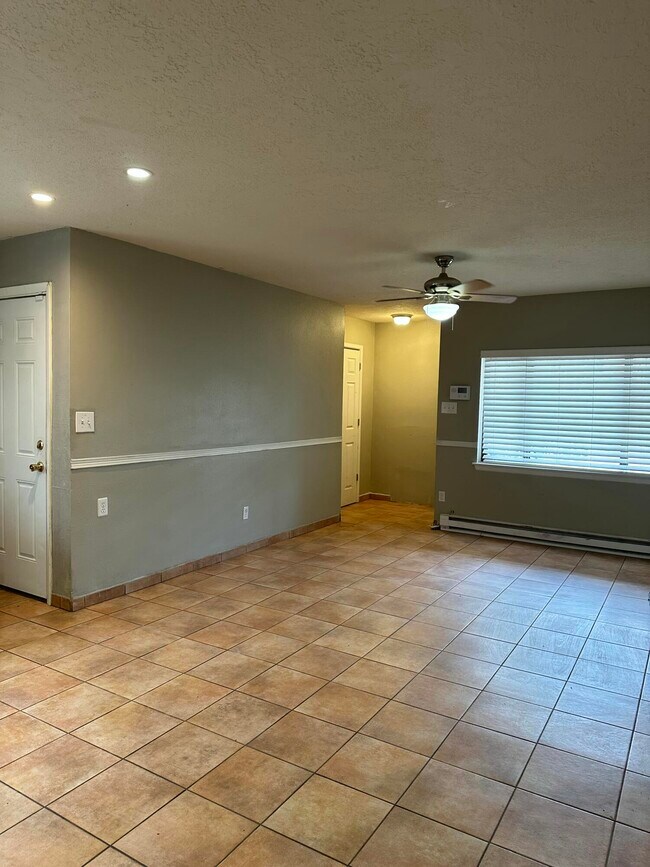 Building Photo - 6027 Redlands Rd NW