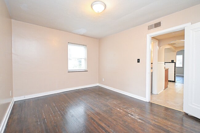 Building Photo - 3042 Percy Ave